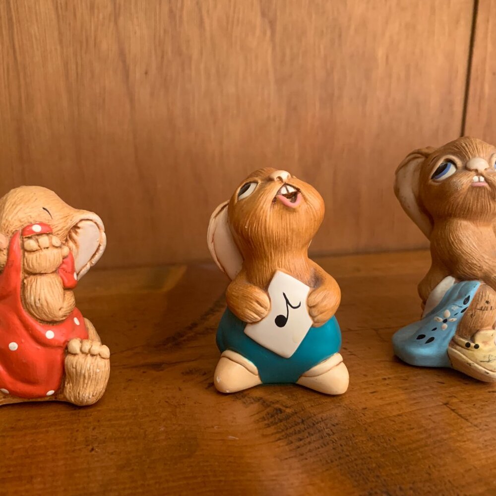 Pendelfin Rabbits - Hand-painted Collector Items - Picture 2 of 4